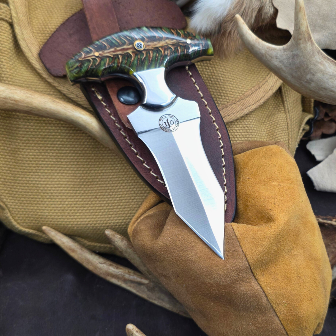 PUSH DAGGER AUS 10 Steel Green Pine Cone Handle
